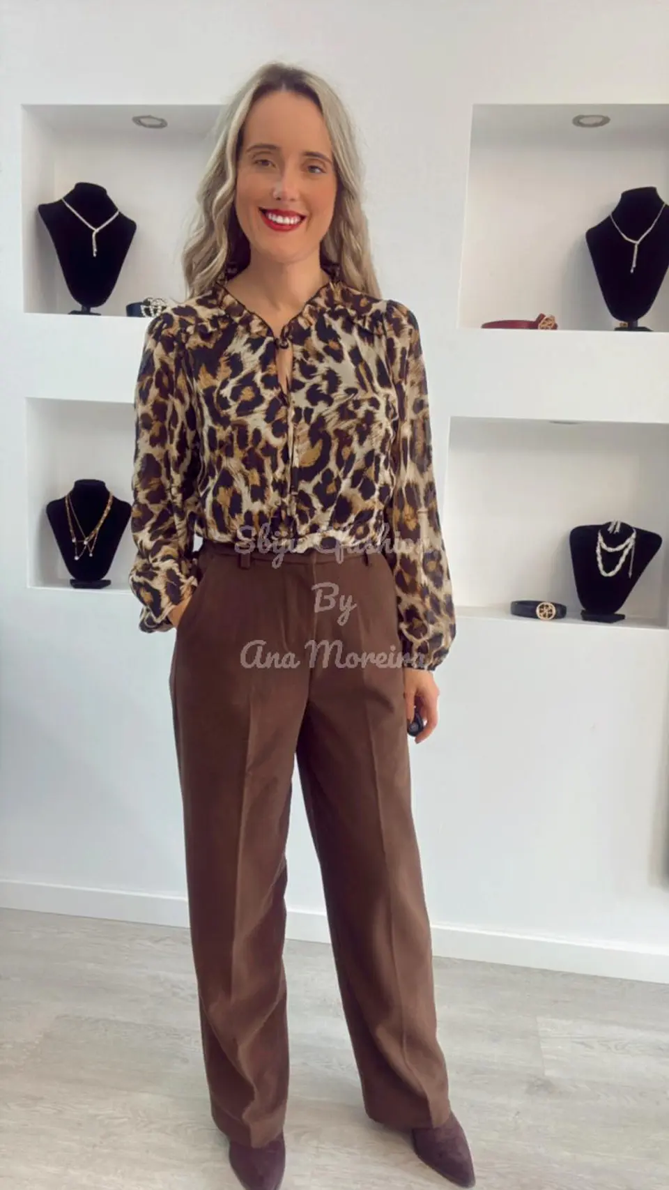 Calças Castanhas em Fazenda 6