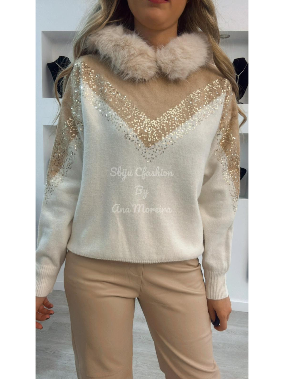 Camisola com Capuz e Gola de Pêlo - TU 3