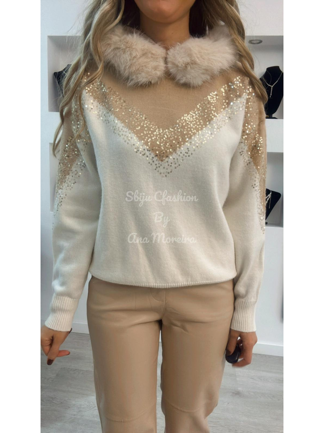 Camisola com Capuz e Gola de Pêlo - TU 4