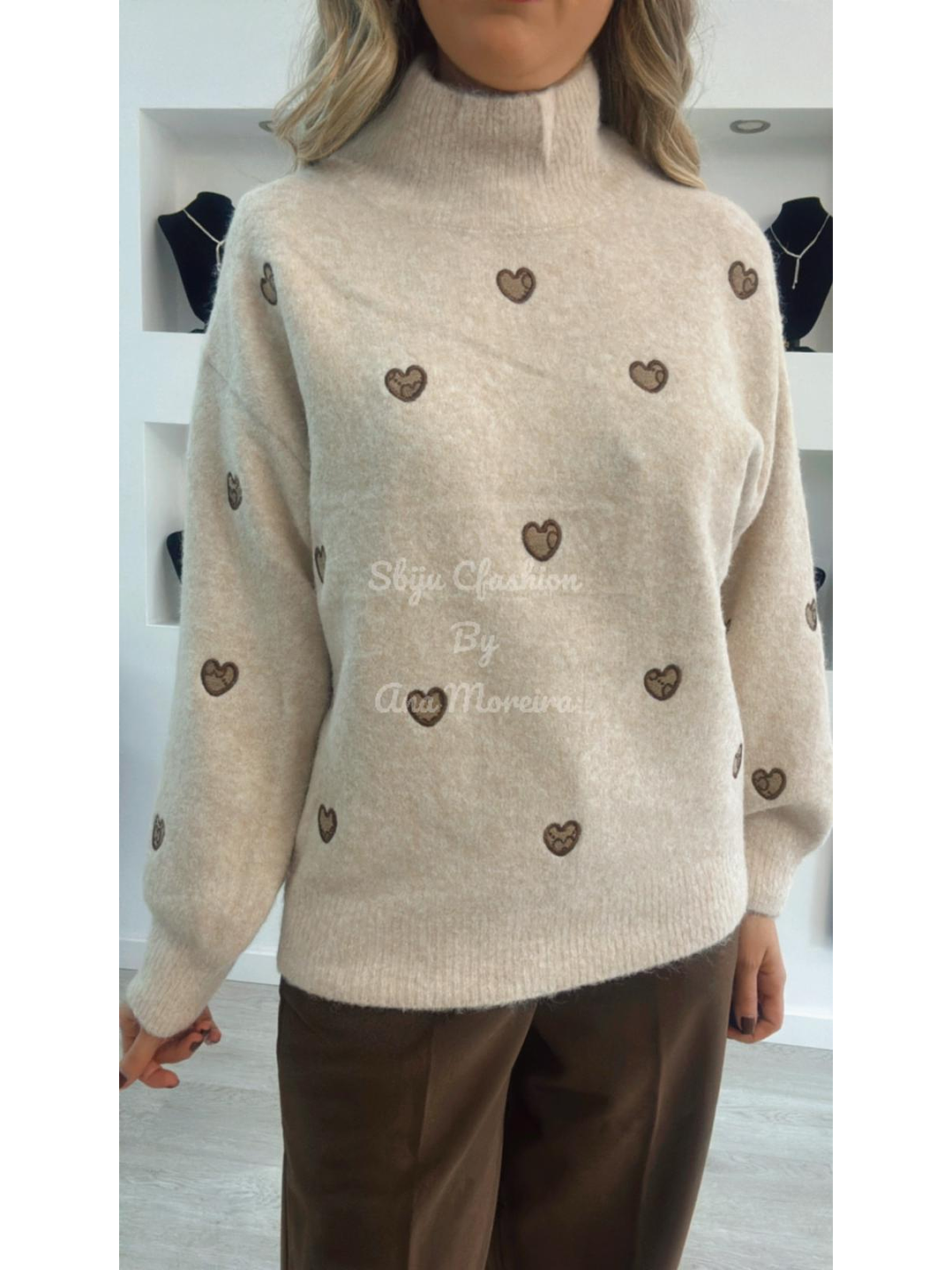 Camisola de Malha com Gola e Corações Castanhos - TU 3