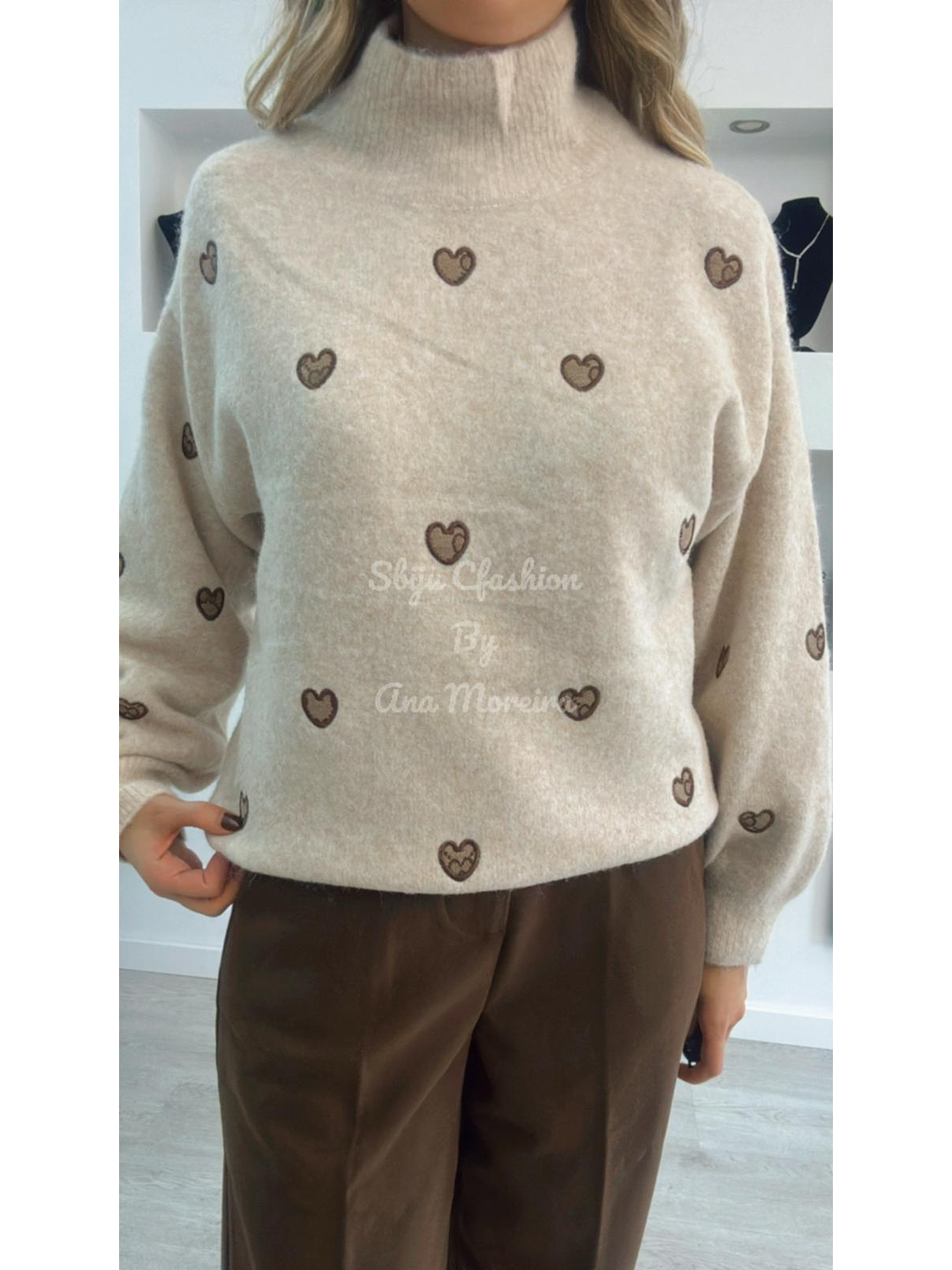 Camisola de Malha com Gola e Corações Castanhos - TU 5