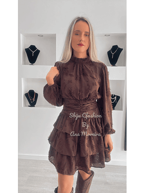 Vestido de Folhos com Textura em Relevo