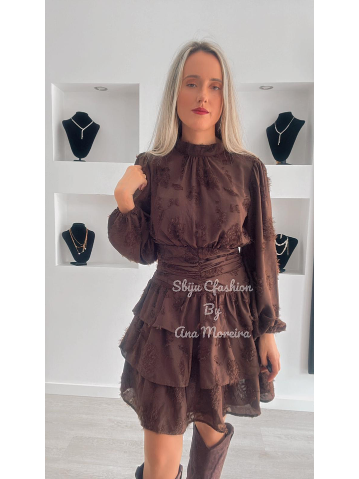 Vestido de Folhos com Textura em Relevo 1