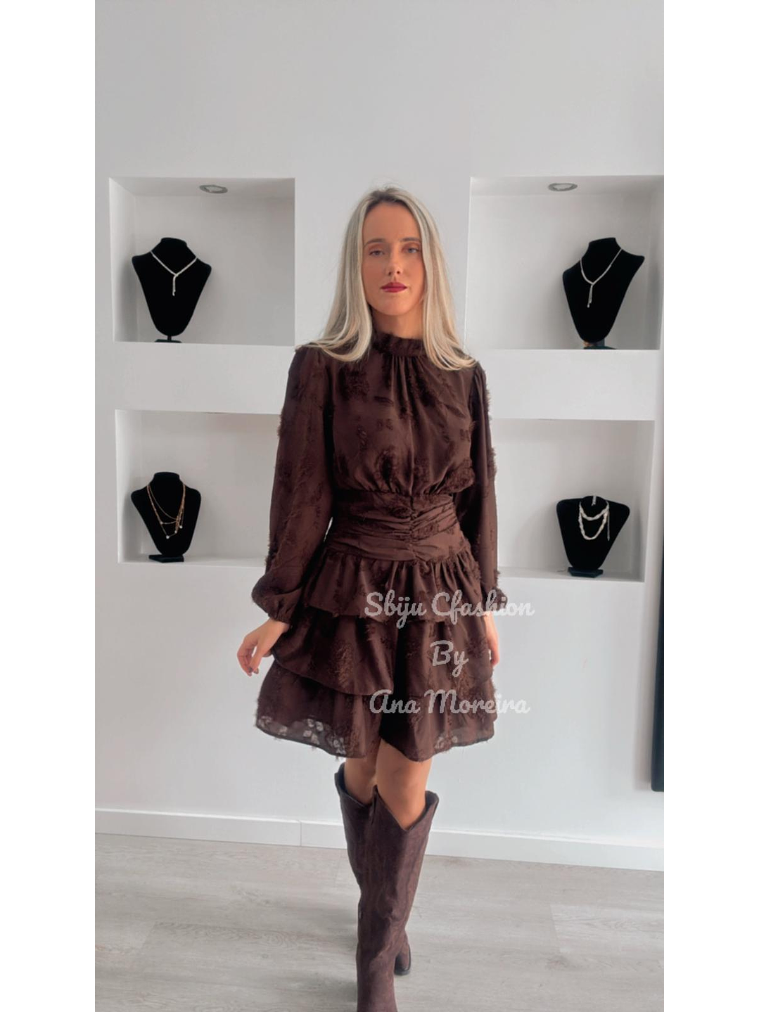 Vestido de Folhos com Textura em Relevo 4