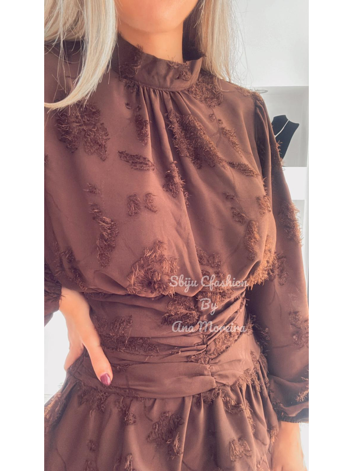 Vestido de Folhos com Textura em Relevo 5