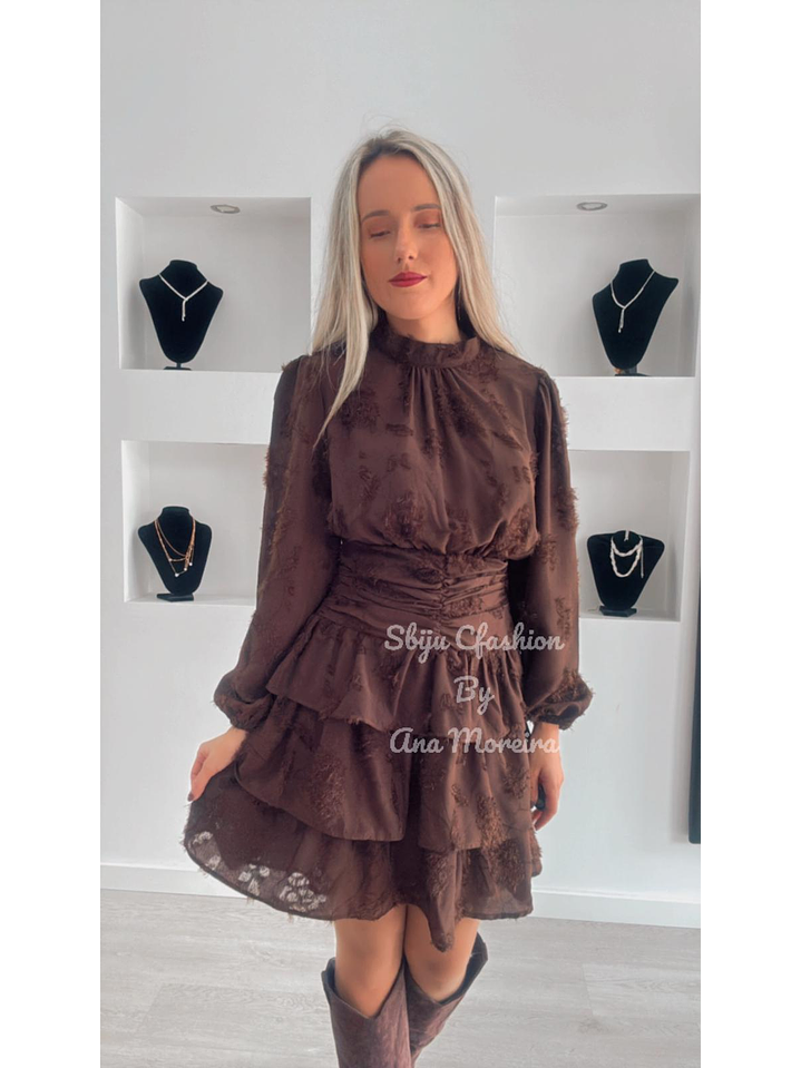 Vestido de Folhos com Textura em Relevo 6