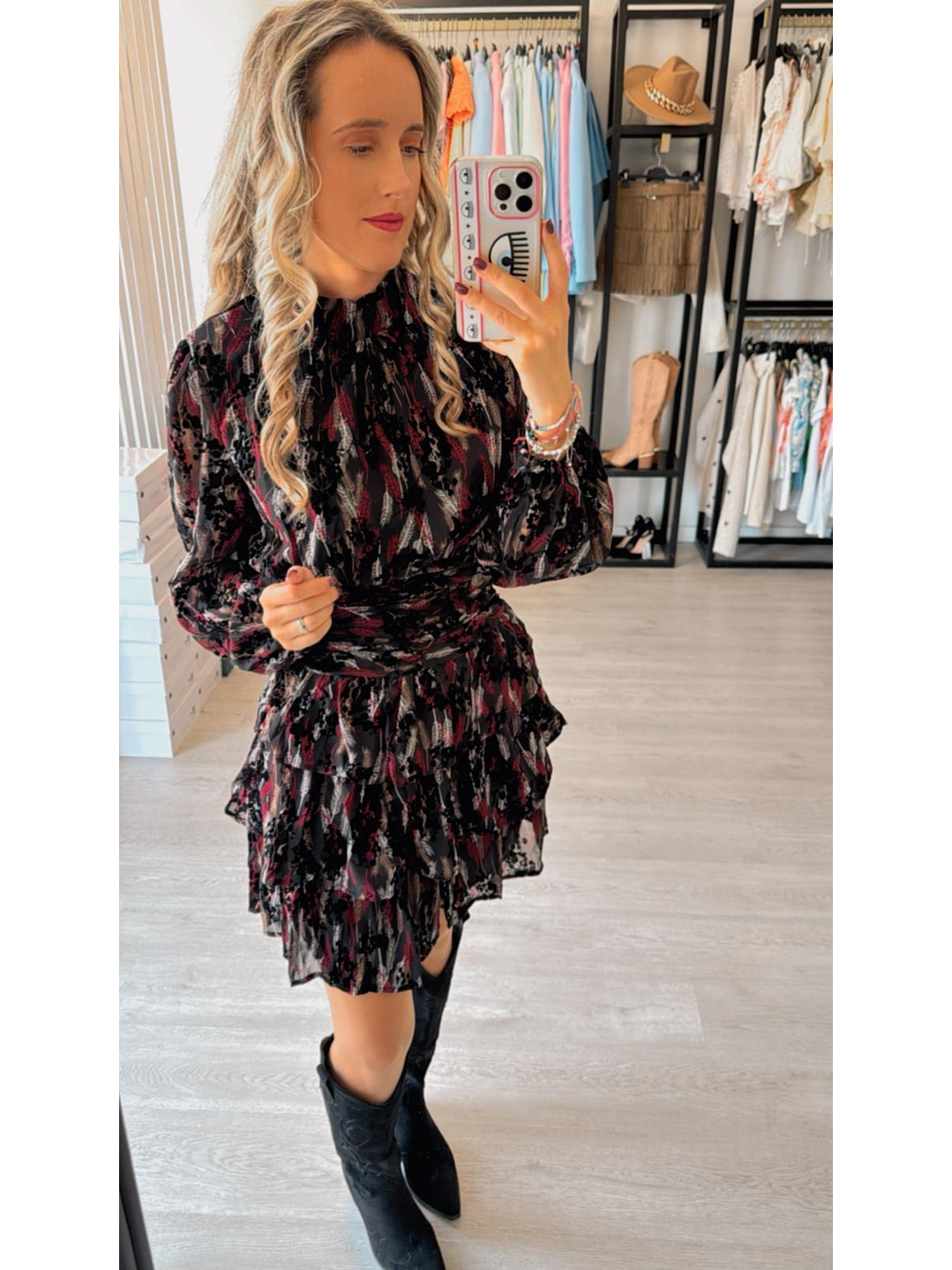 Vestido Preto com Folhos Estampado e Detalhes em Veludo 2