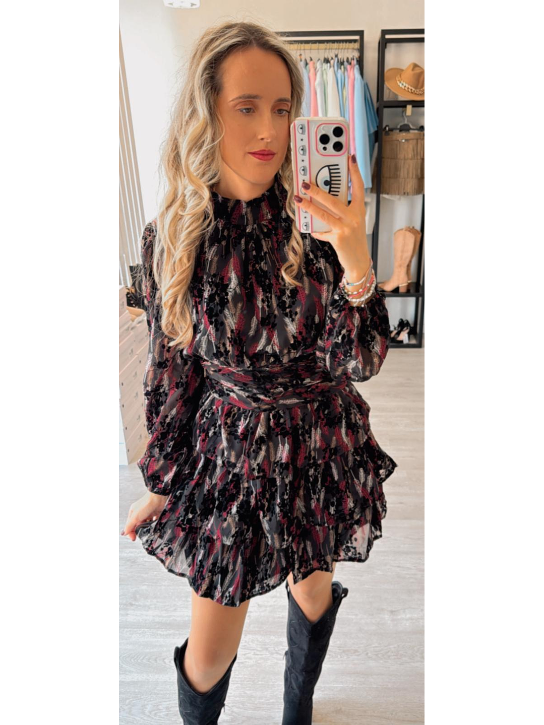 Vestido Preto com Folhos Estampado e Detalhes em Veludo 1