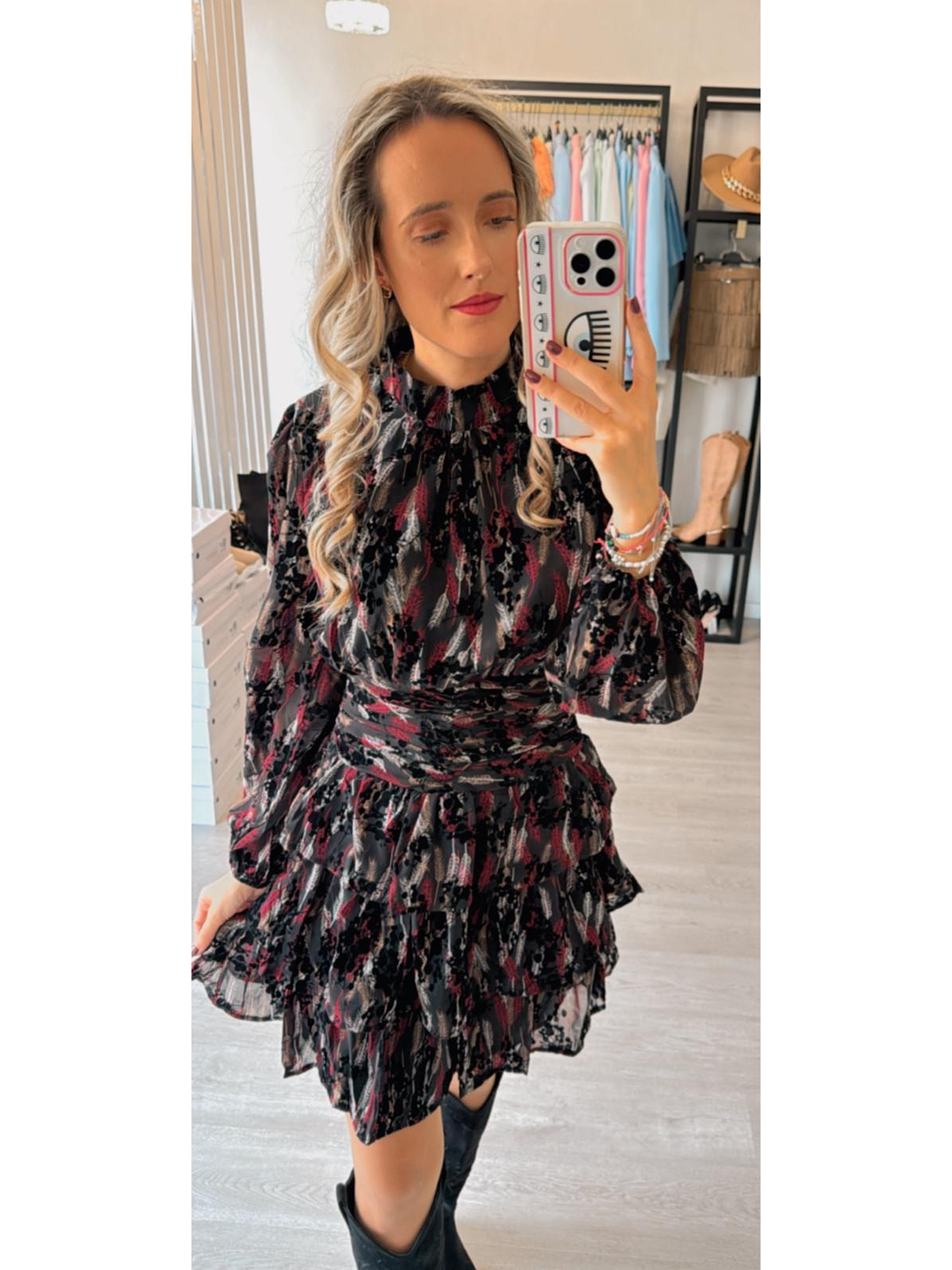 Vestido Preto com Folhos Estampado e Detalhes em Veludo 5