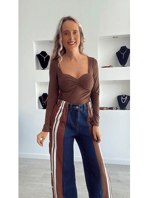 Calça de Ganga com Detalhe de Riscas e Botões Laterais