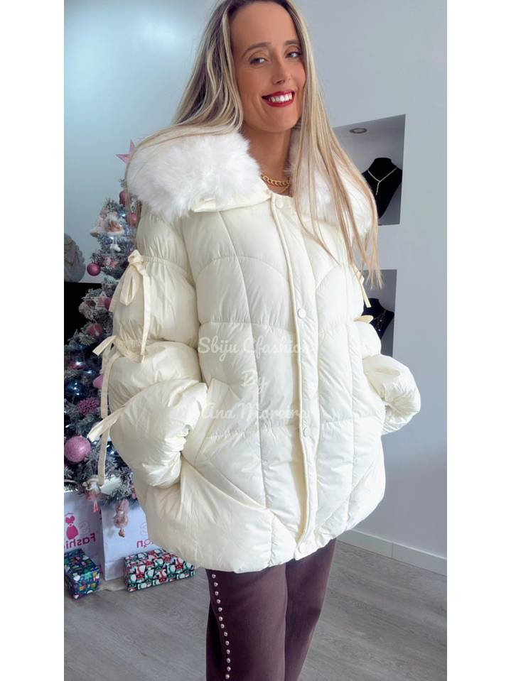 Kispo com detalhe de pelo na gola e laços nas mangas 4