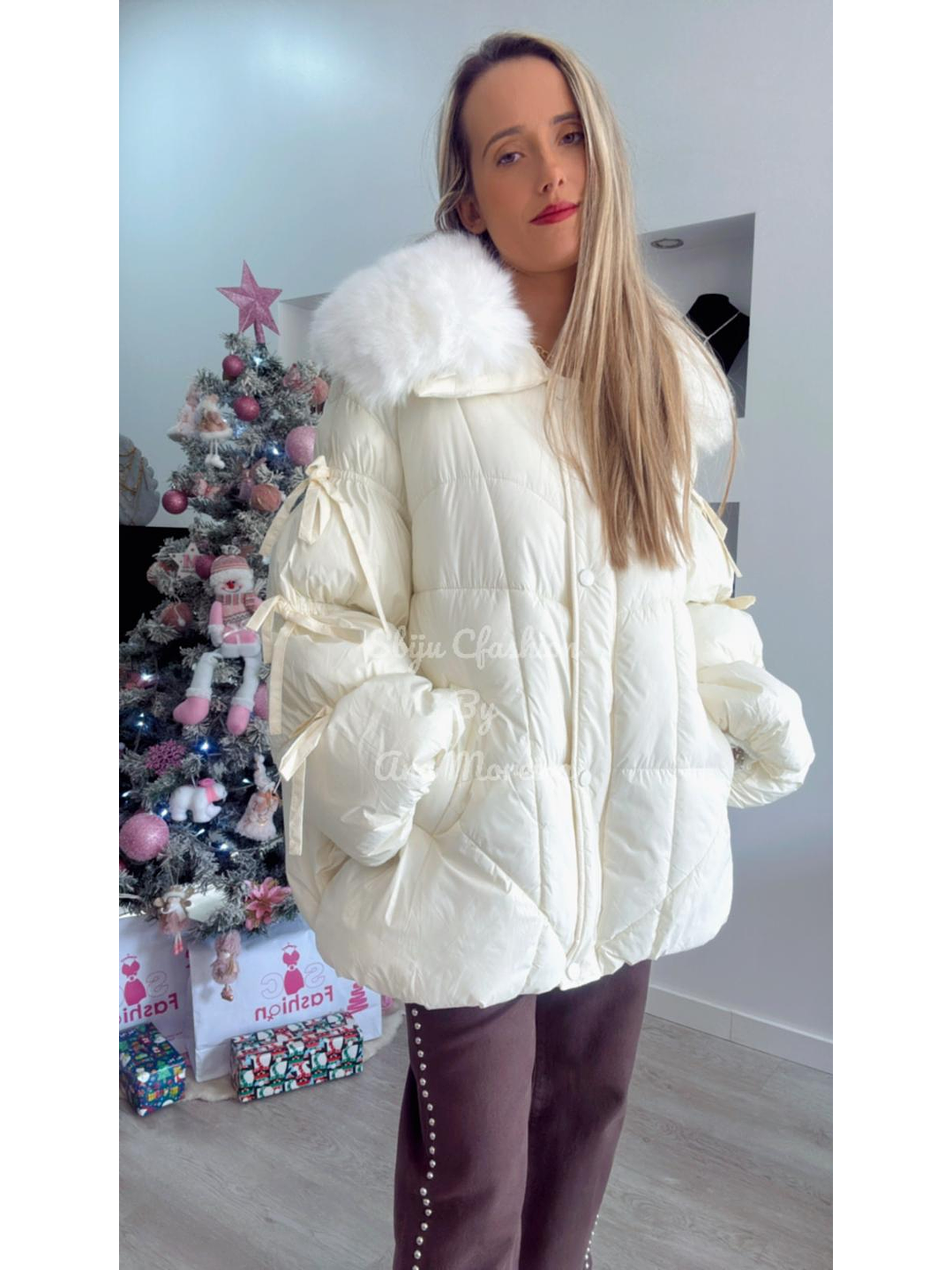 Kispo com detalhe de pelo na gola e laços nas mangas 5