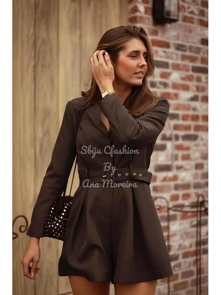 Macacão de calção castanho com cinto 5