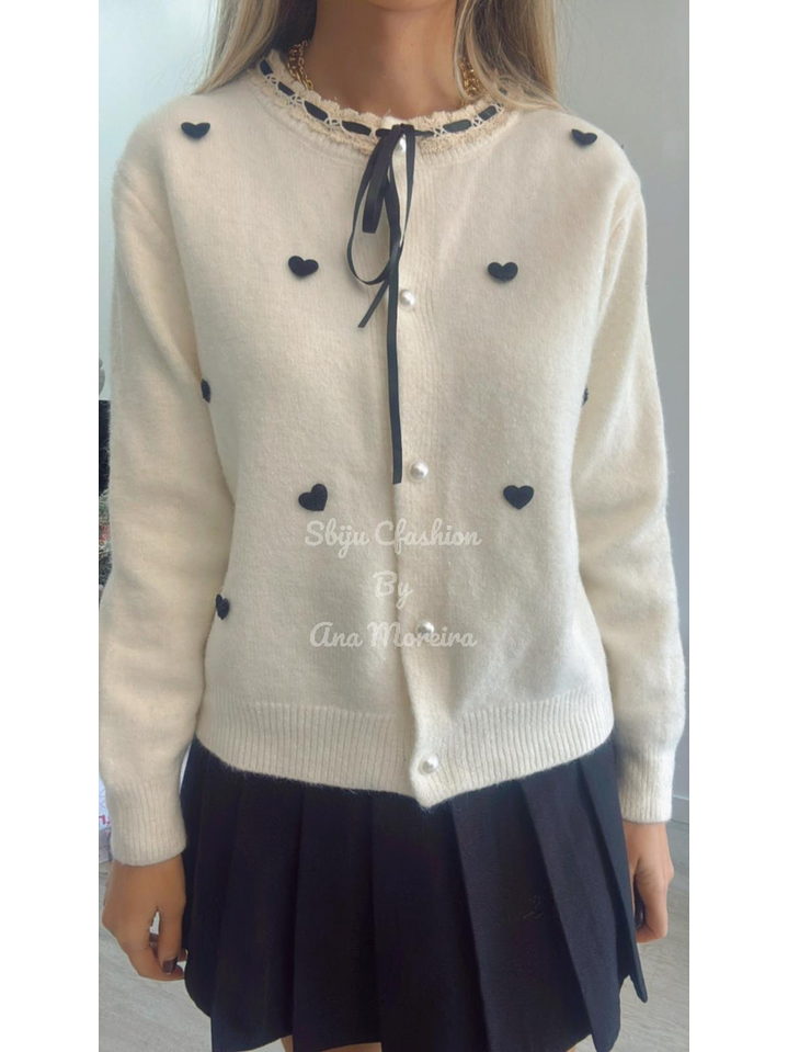Casaco de malha com corações e botões em pérolas - TU 5