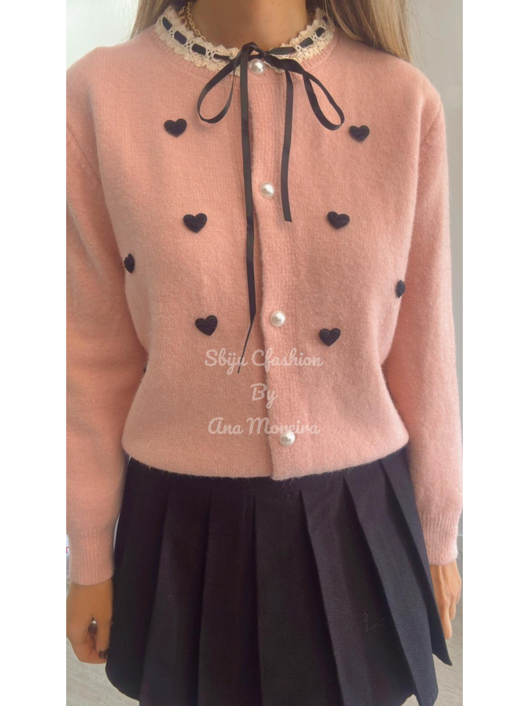 Casaco de malha com corações e botões em pérolas - TU 9