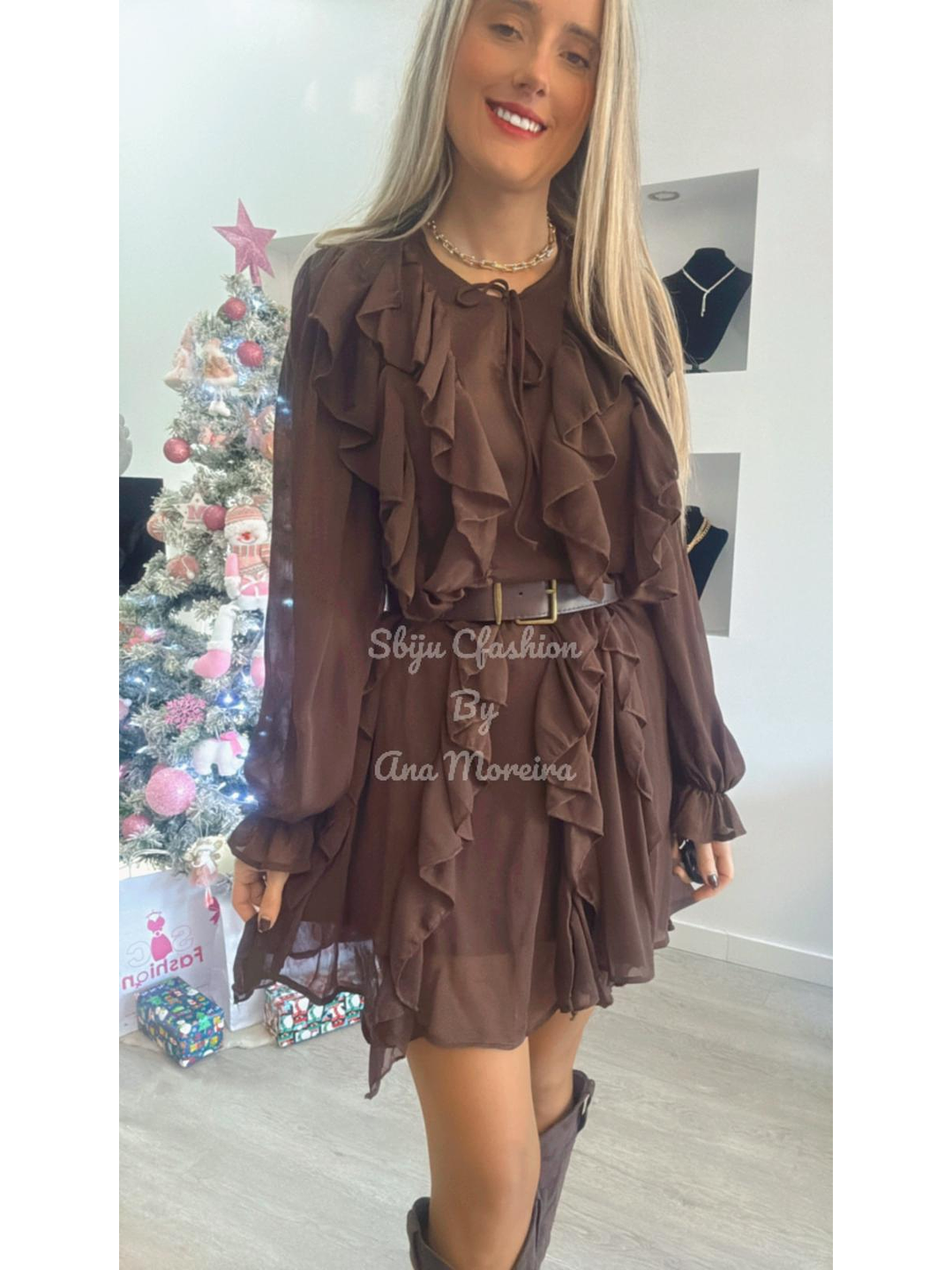 Vestido com folhos e cinto 5