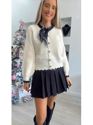 Casaco em malha com detalhe de lenço