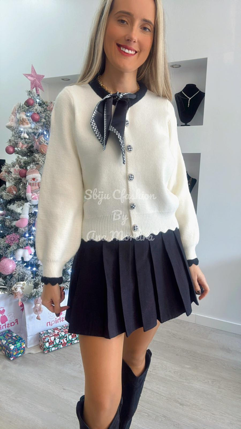 Casaco em malha com detalhe de lenço