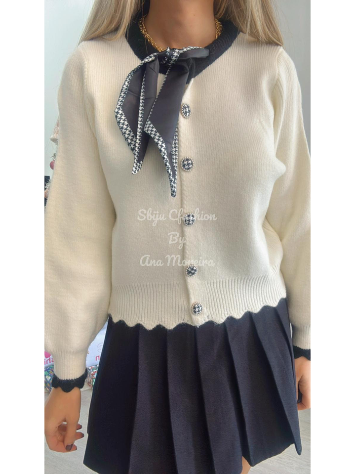 Casaco em malha com detalhe de lenço 7