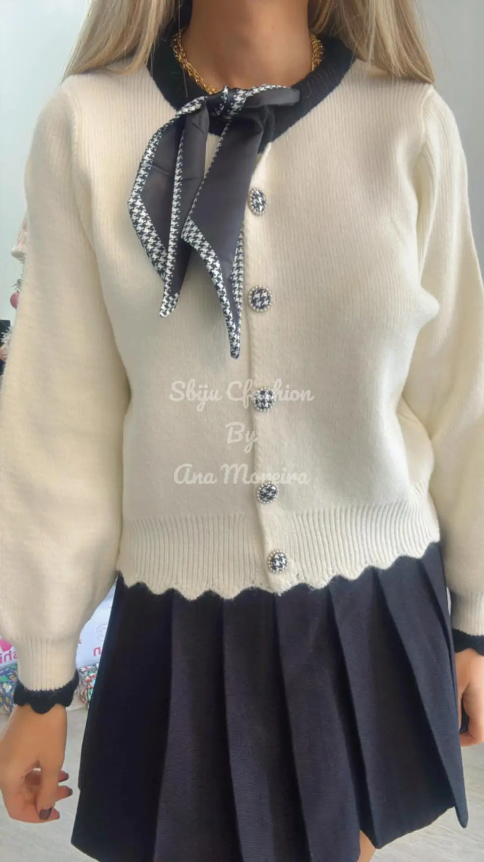 Casaco em malha com detalhe de lenço 7