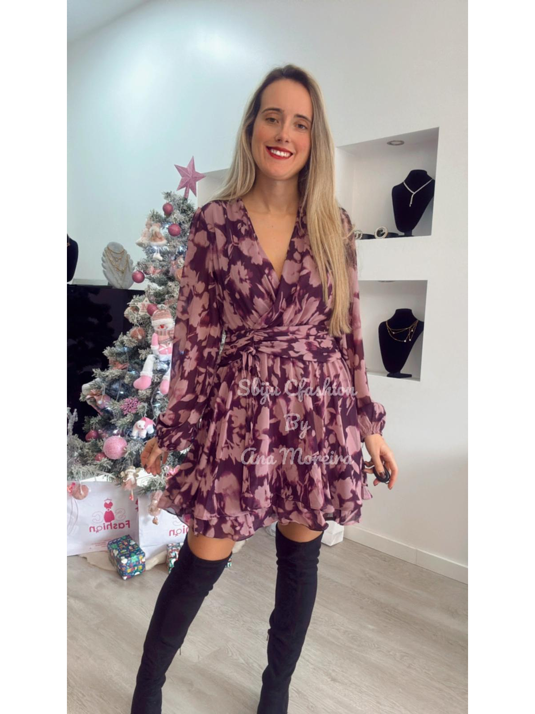 Vestido estampado com decote e detalhe na cinta 4