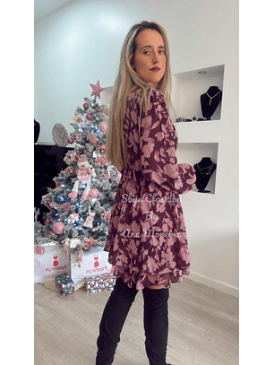 Vestido estampado com decote e detalhe na cinta