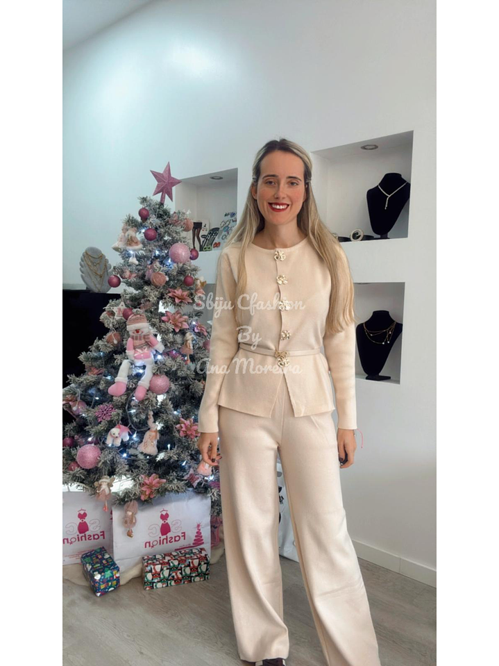 Conjunto em malha com cinto e botões dourados - TU 1