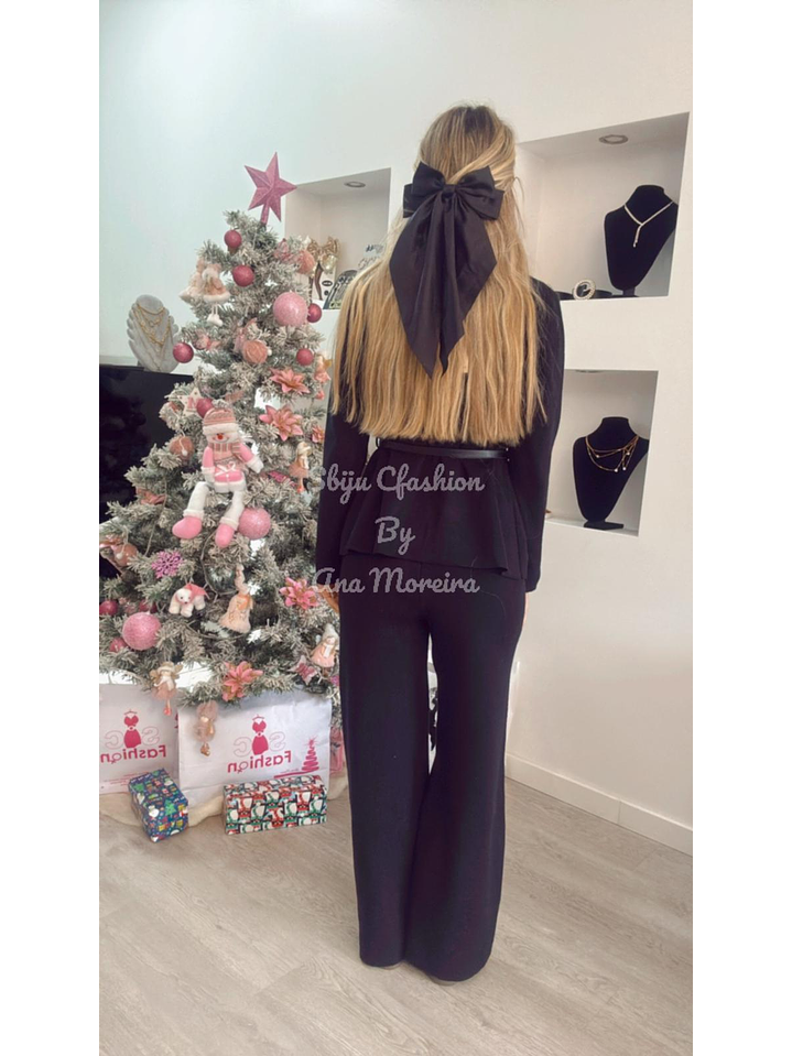 Conjunto em malha com cinto e botões dourados - TU 8