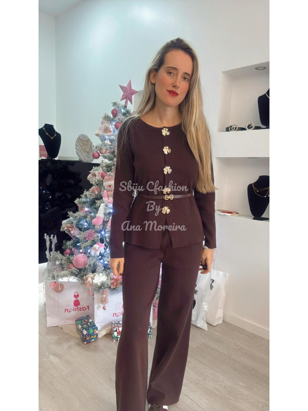 Conjunto em malha com cinto e botões dourados - TU 13