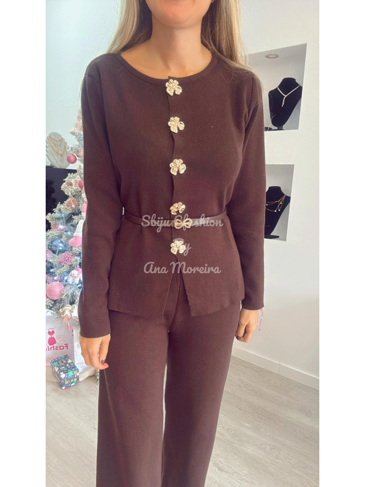 Conjunto em malha com cinto e botões dourados - TU 14