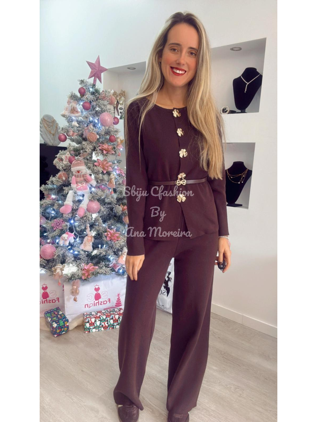 Conjunto em malha com cinto e botões dourados - TU 17