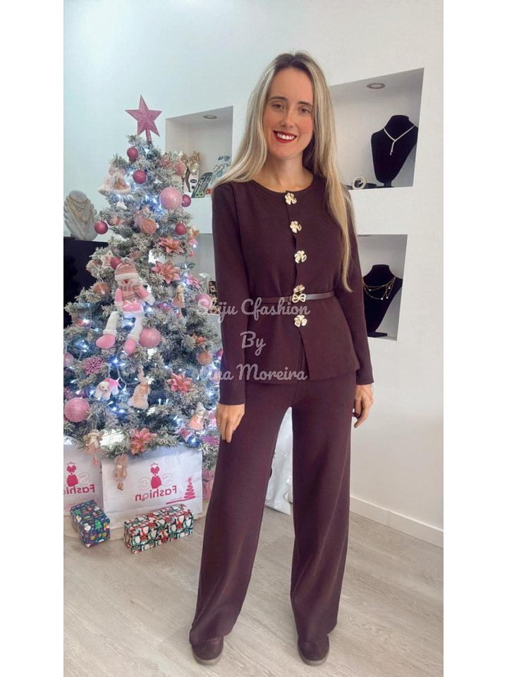 Conjunto em malha com cinto e botões dourados - TU 18