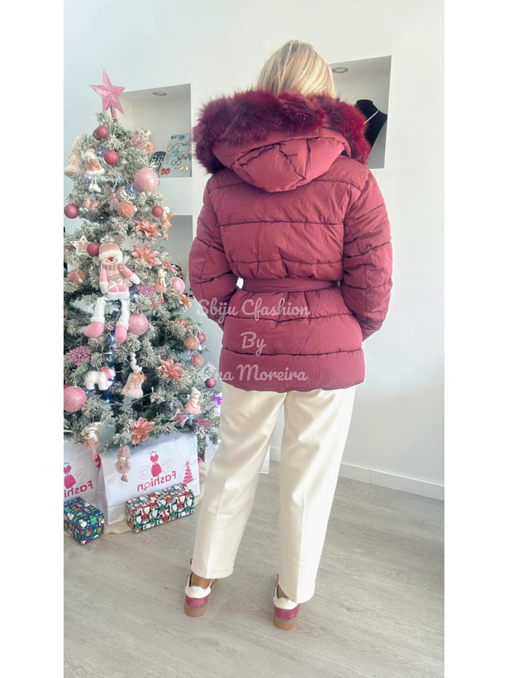 Kispo com pelo removível e cinto 10