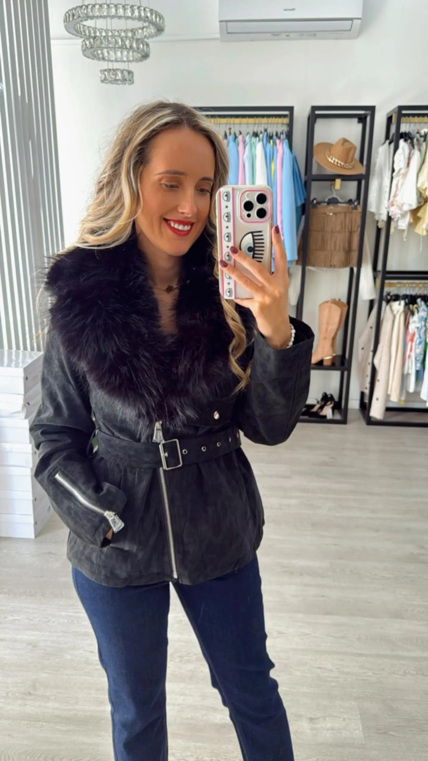 Casaco com cinto e pelo removível 4