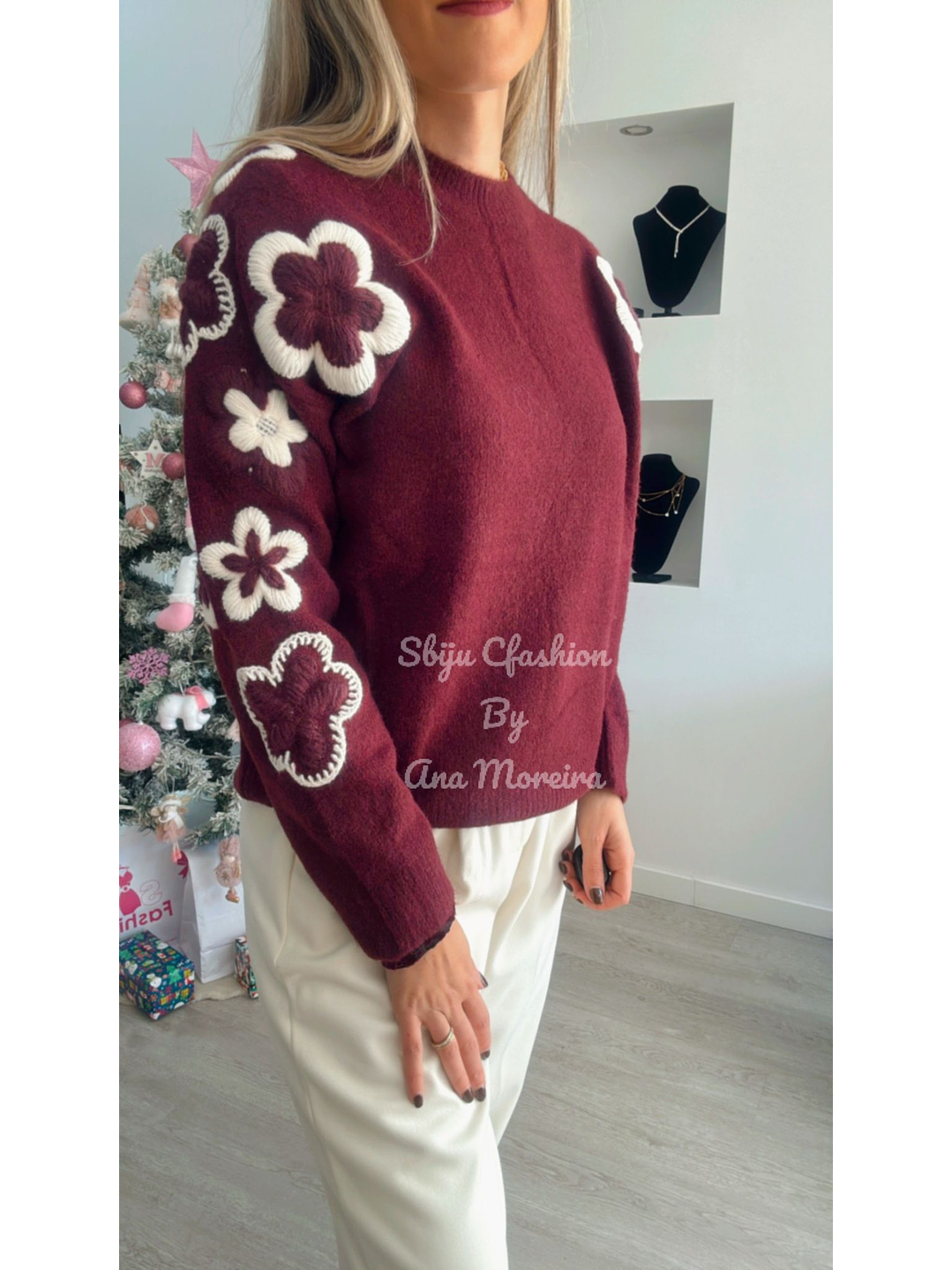 Camisola em Malha com Detalhe de Flores em Bege - TU 2