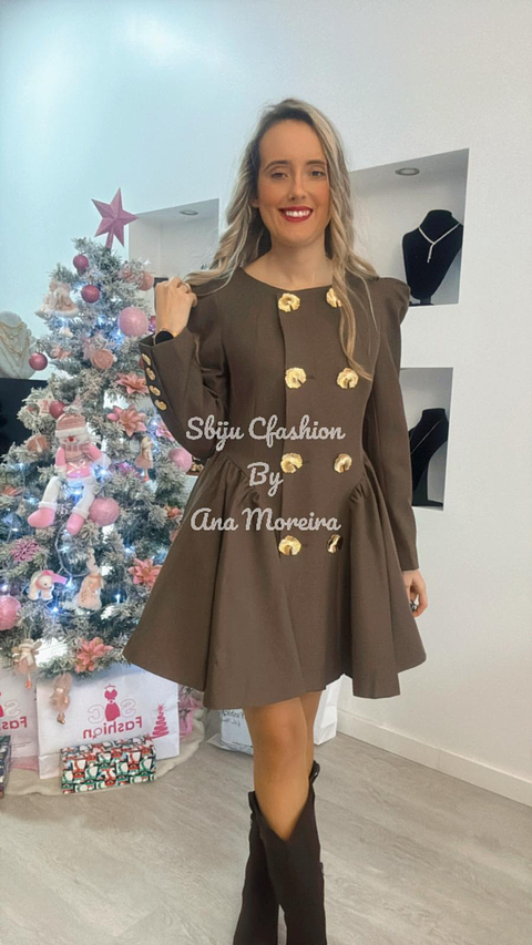 Vestido Mochy Godê com Botões Dourados