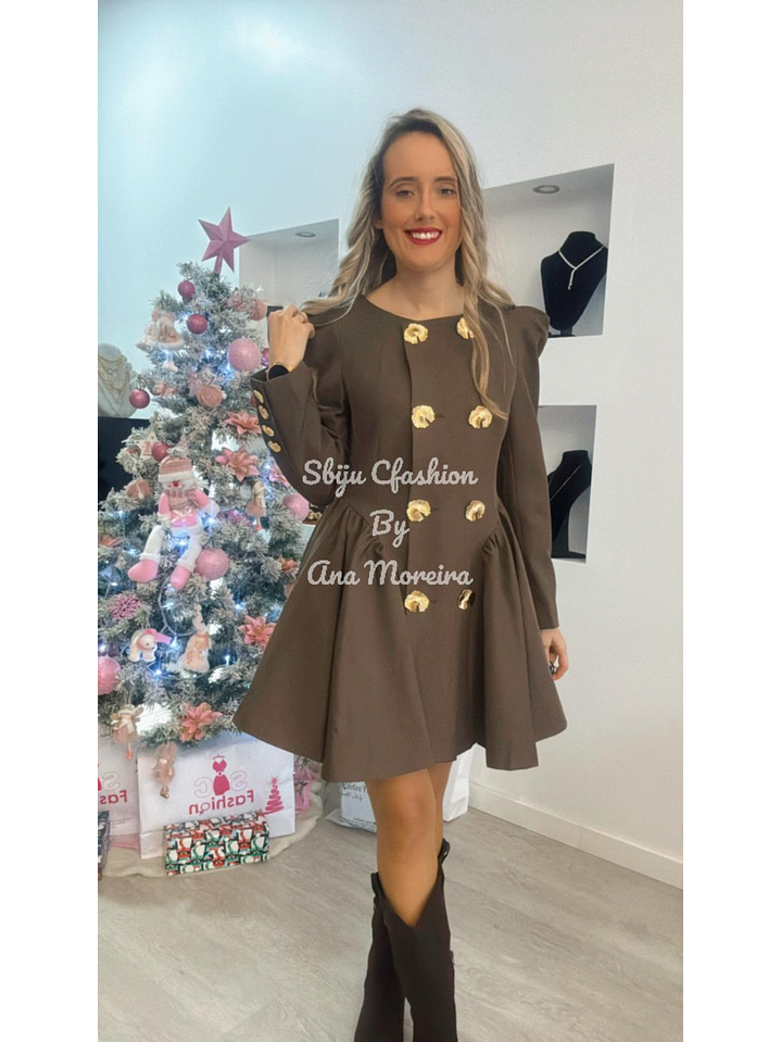 Vestido Mochy Godê com Botões Dourados 1
