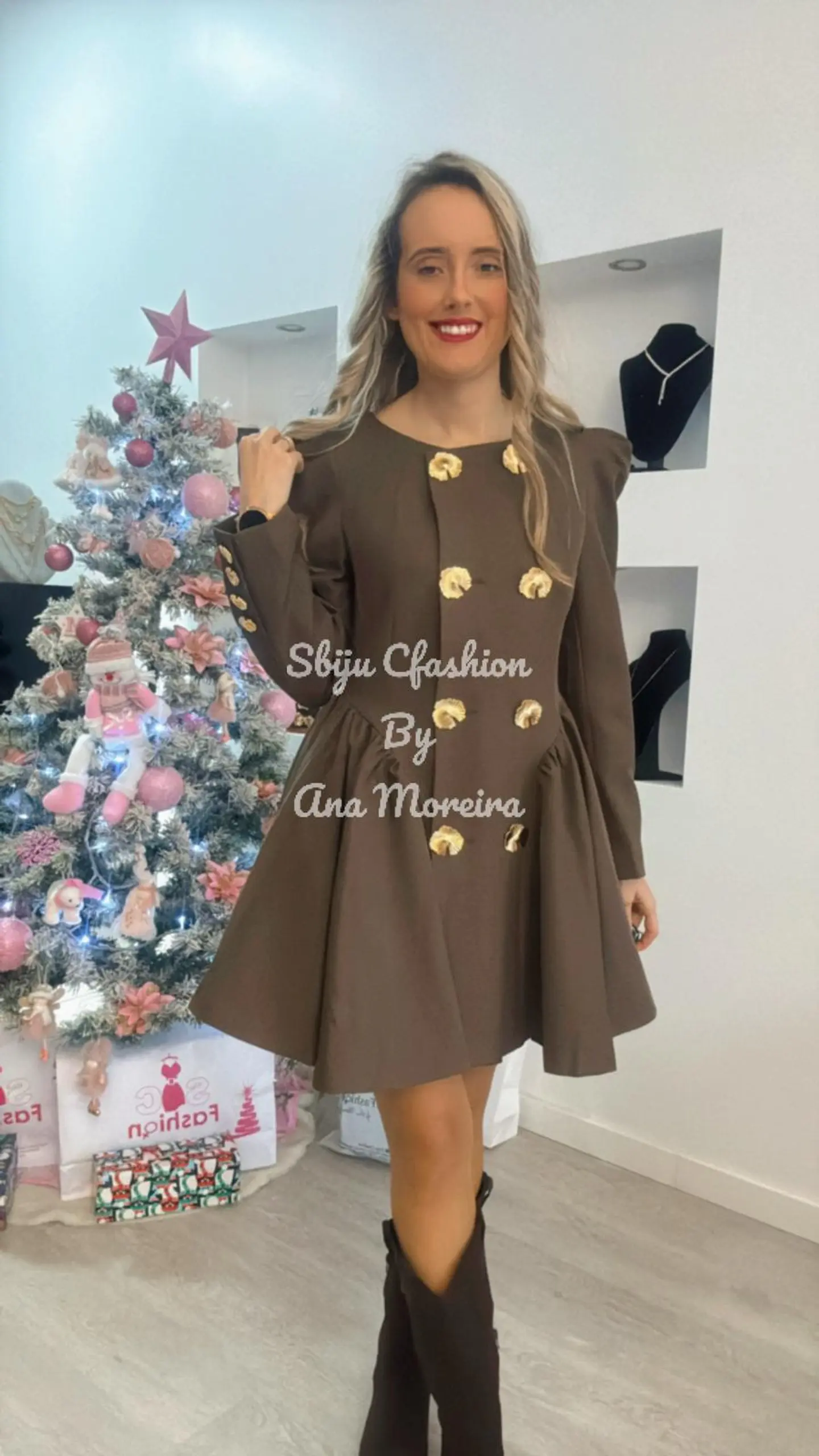 Vestido Mochy Godê com Botões Dourados 1