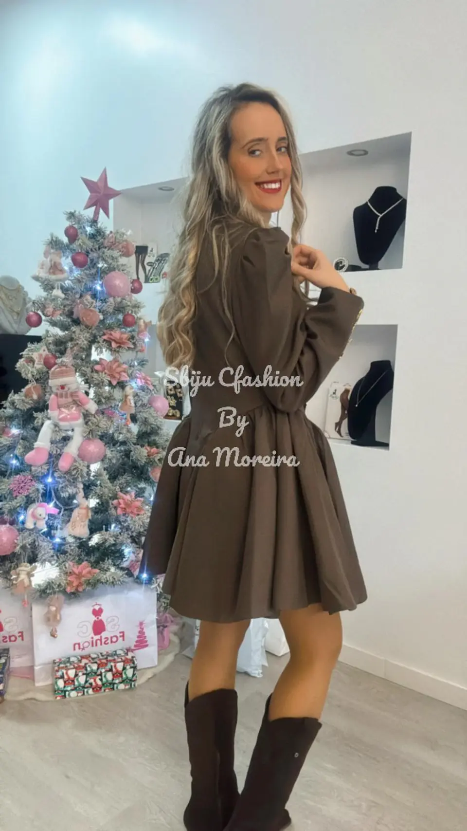 Vestido Mochy Godê com Botões Dourados 2