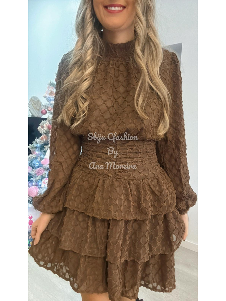 Vestido Castanho com Folhos 8