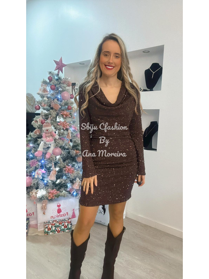 Vestido Justo com Brilhos e Gola Caída 4