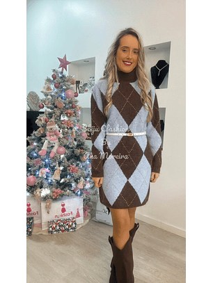 Vestido com Losangos Azuis e Castanhos