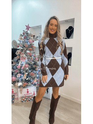 Vestido com Losangos Azuis e Castanhos