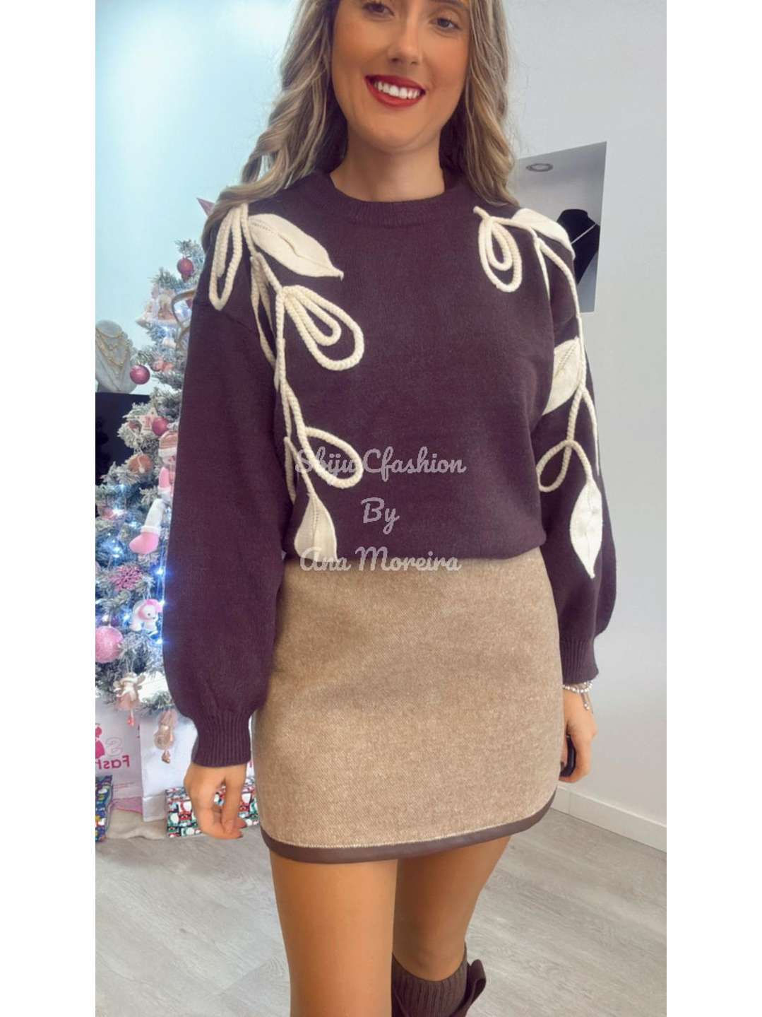 Camisola de Malha Castanha com Folhas em Tons de Bege - TU 6