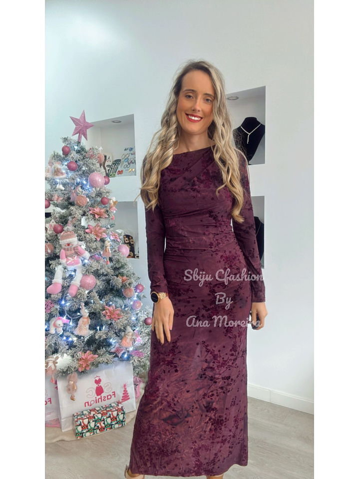 Vestido Comprido com Ombro Descaído e Racha Atrás 1