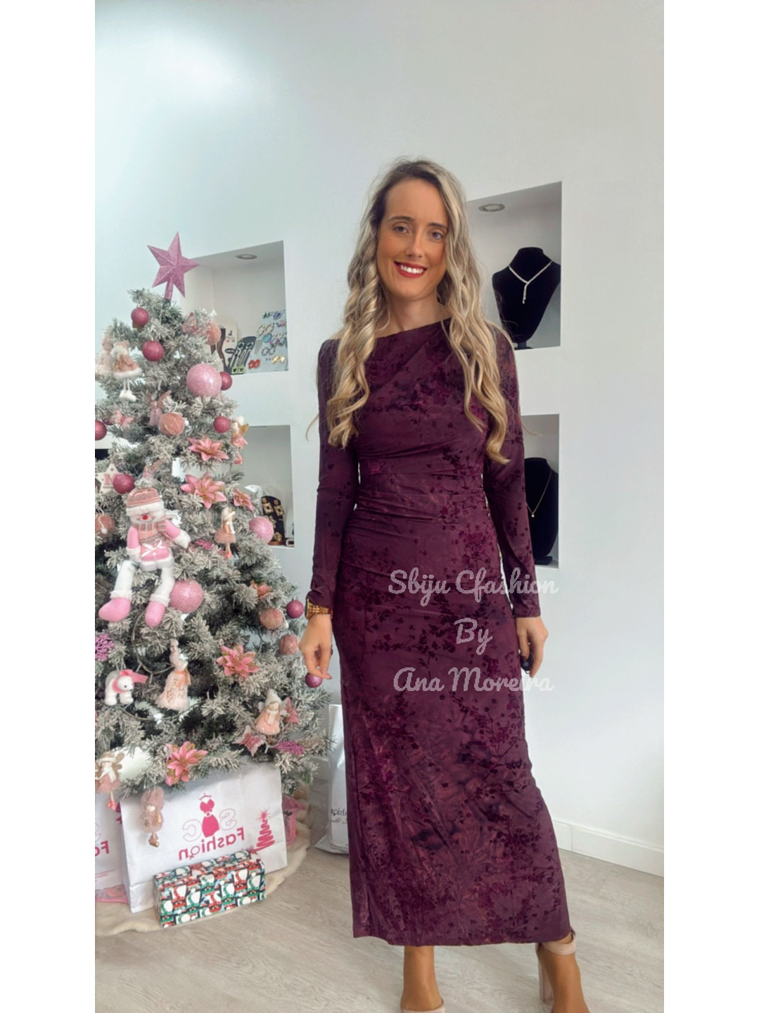 Vestido Comprido com Ombro Descaído e Racha Atrás 4