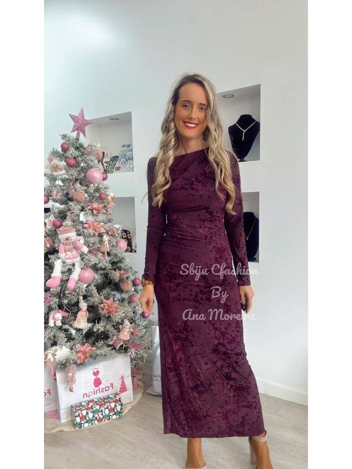 Vestido Comprido com Ombro Descaído e Racha Atrás 4