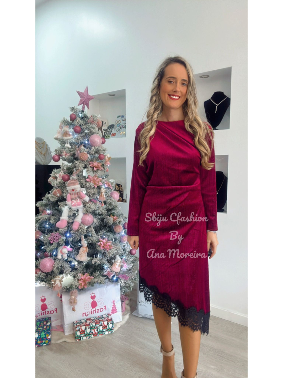 Vestido em Veludo com Renda - TU 3