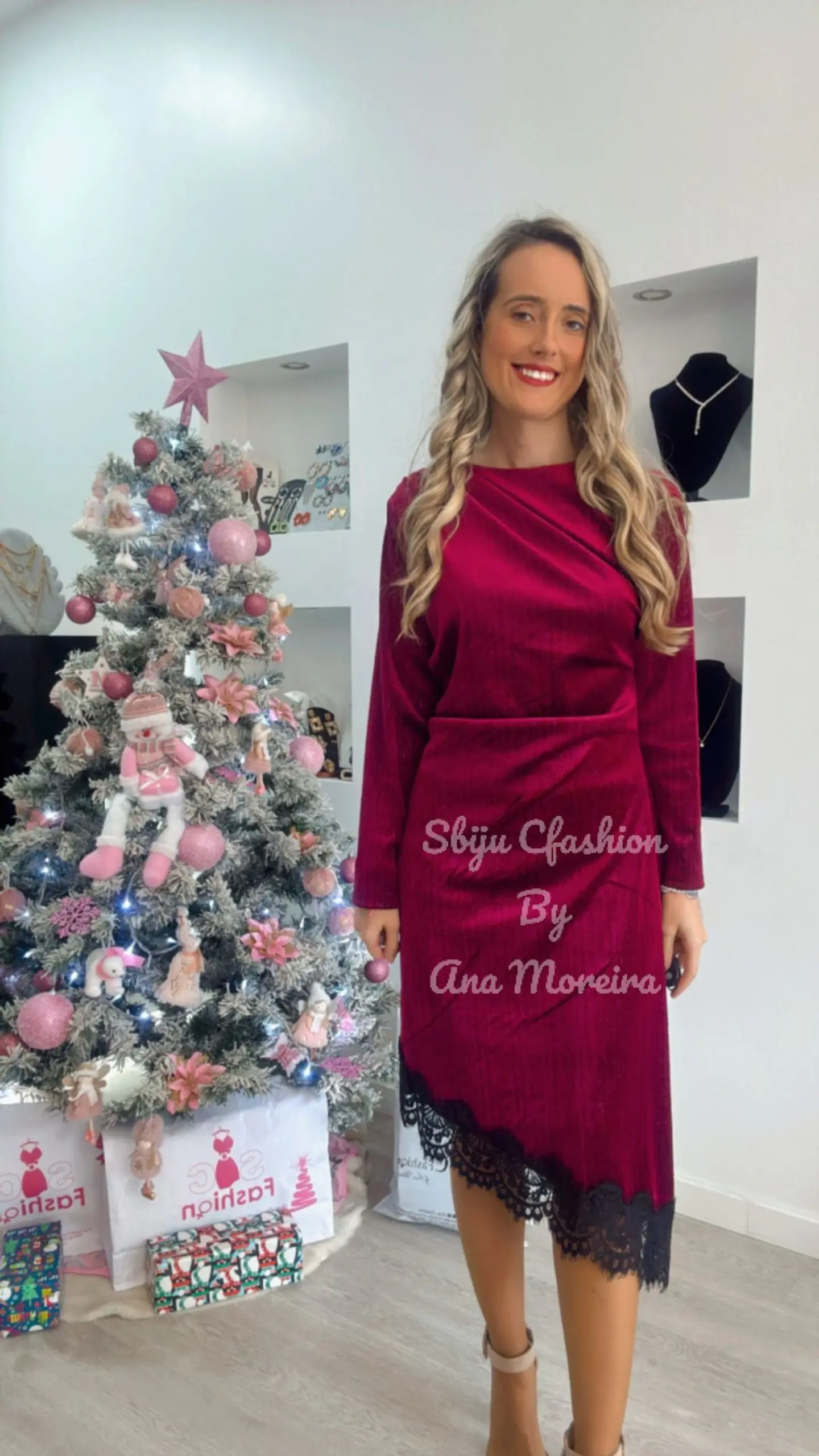 Vestido em Veludo com Renda - TU 3