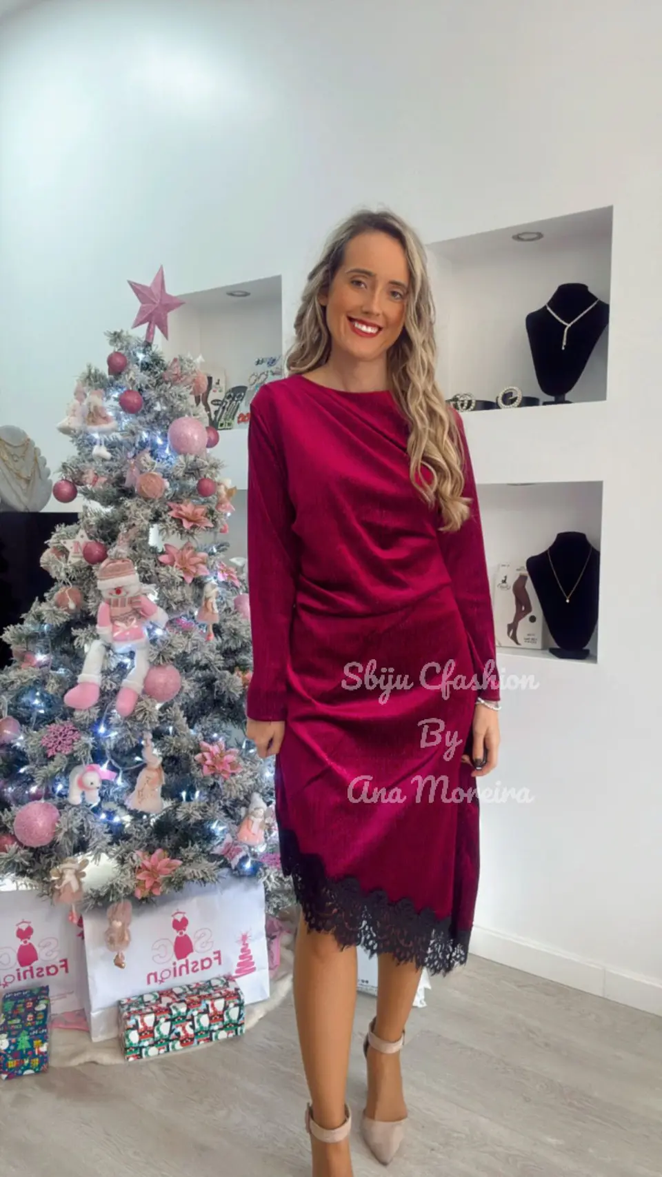 Vestido em Veludo com Renda - TU 5